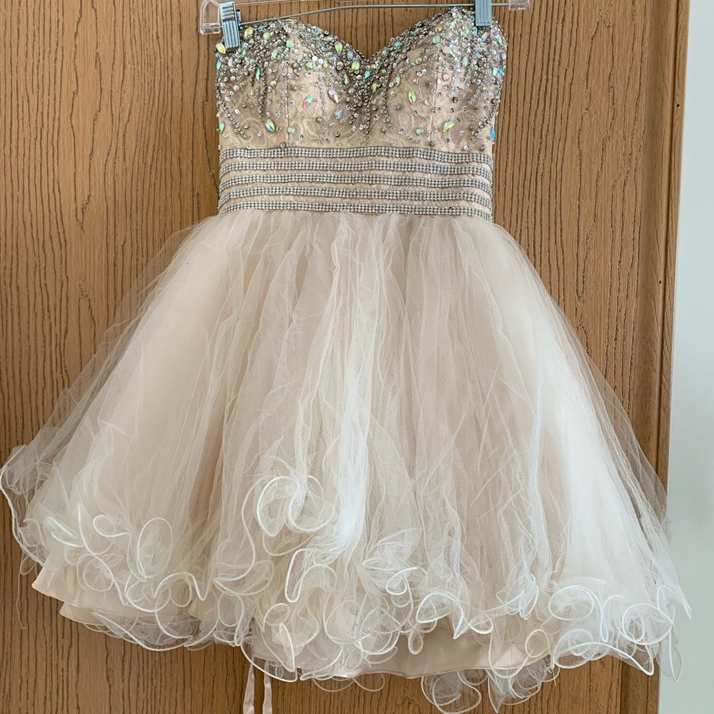 GORGEOUS FORMAL DRESS